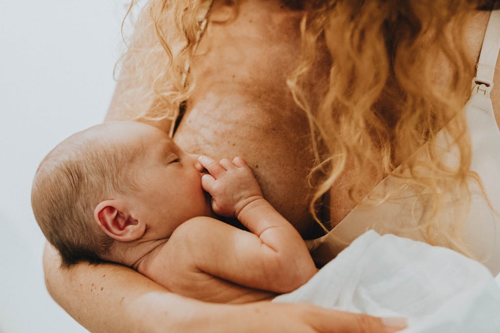 Decoding Baby's Needs: Understanding Hunger Cues vs Comfort Nursing