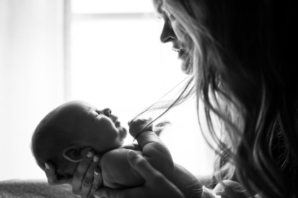 What Not to Do When Visiting a New Mom: 10 Common Mistakes to Avoid